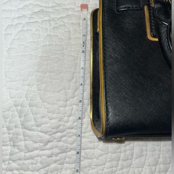 Micheal Kors Purse - Picture 6 of 7